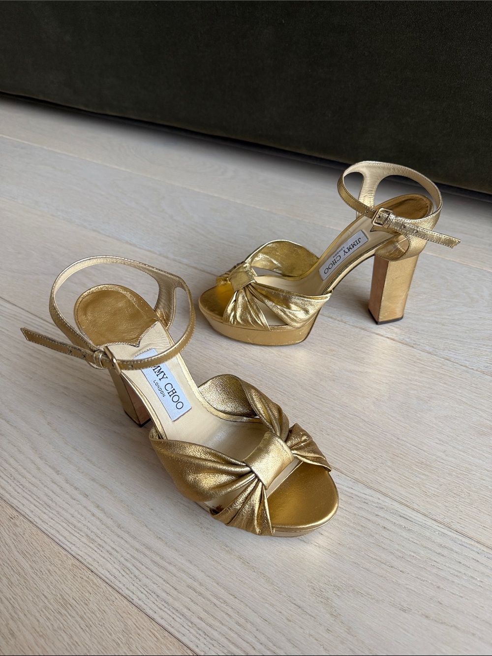 Jimmy Choo London Heloise 120
Gold Metallic Nappa Leather Platform Sandals 40